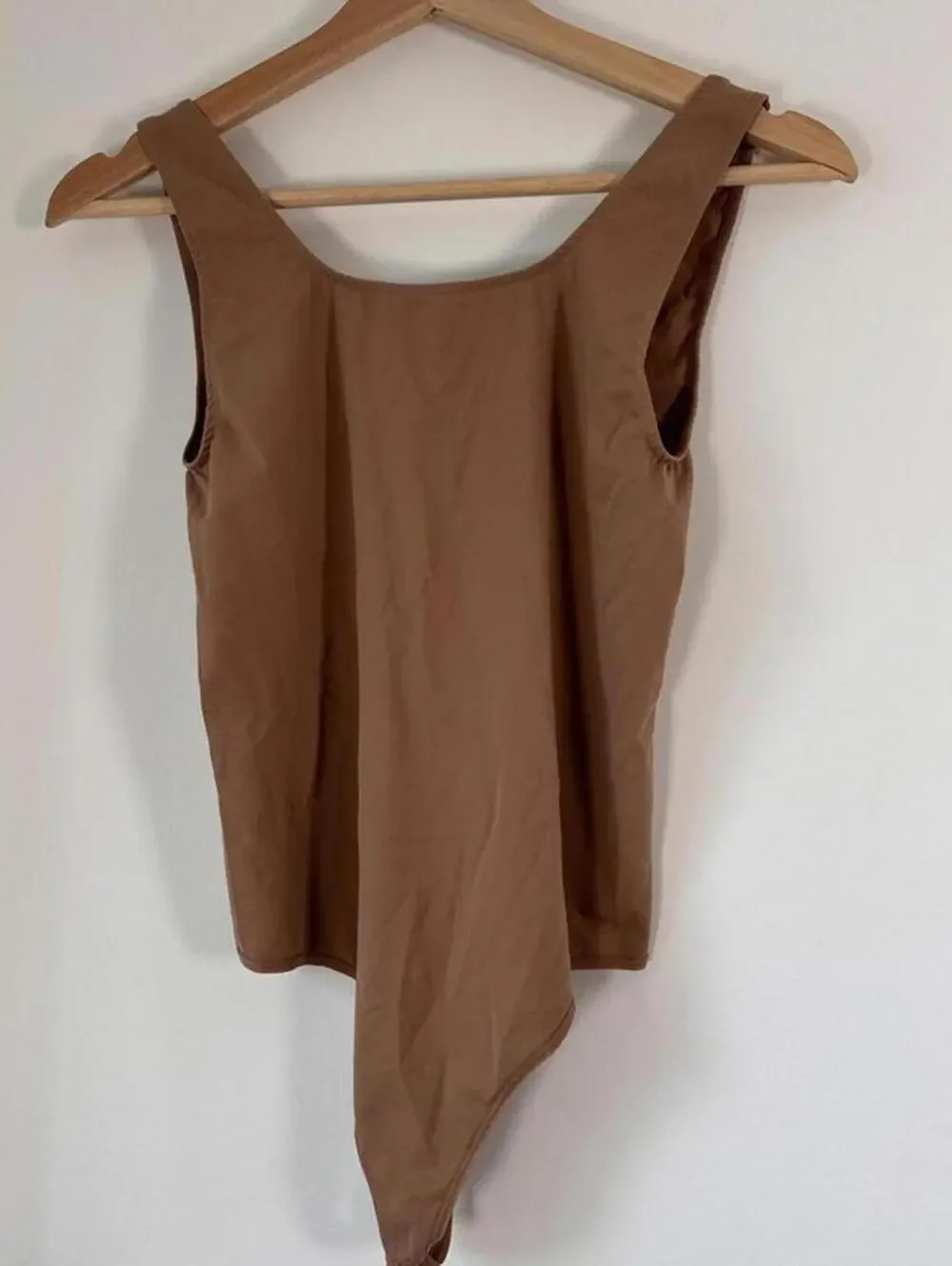 Skims scoop neck bodysuit Nude Tan Size L‎